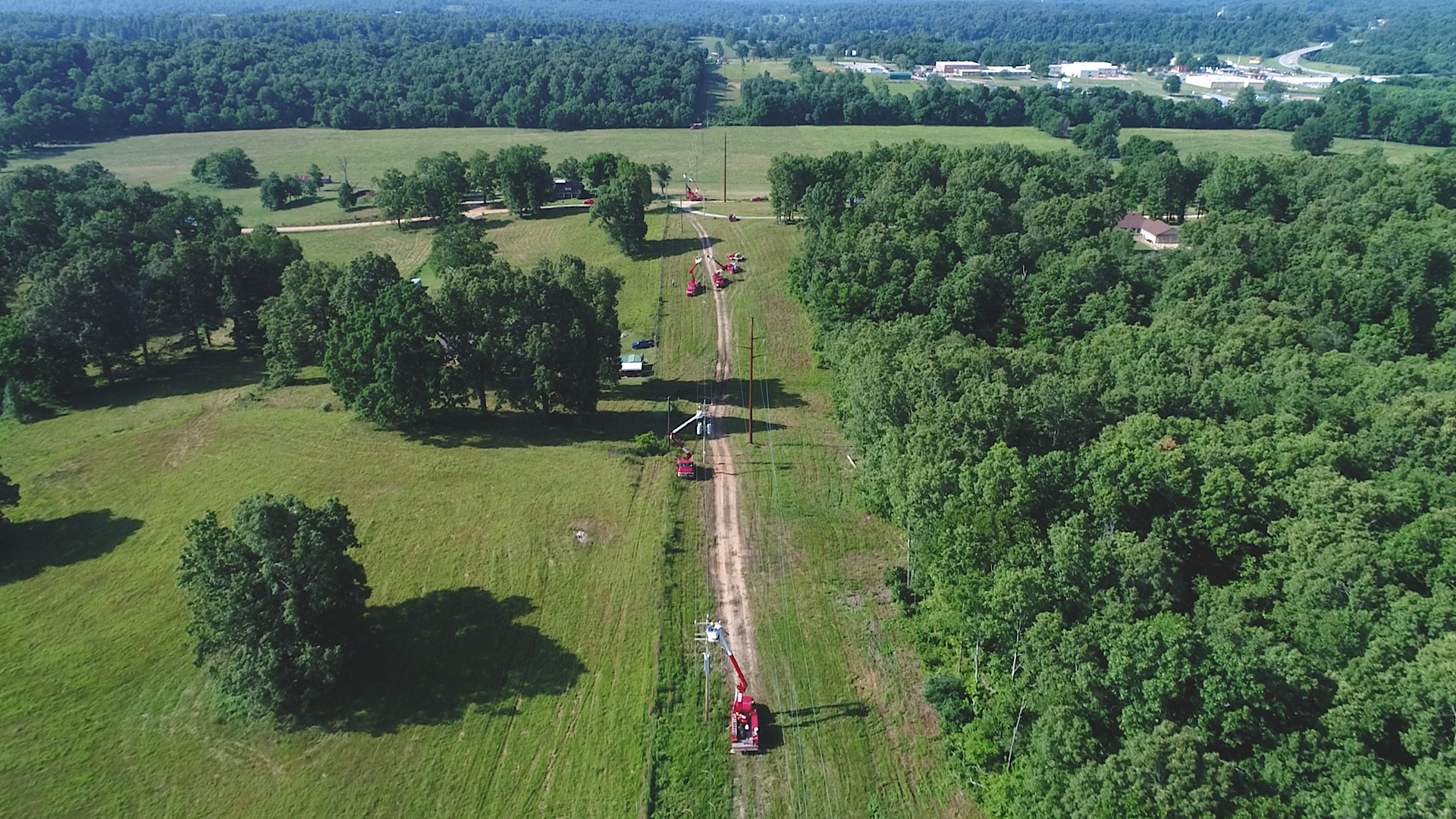 HOEC line crews building a power line